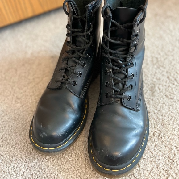 Doc Martens 1460 Smooth Leather Womens Size 9 - Picture 2 of 6